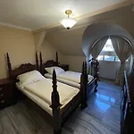 Palace 4*