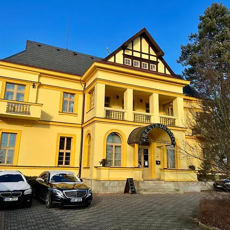Palace Hotel