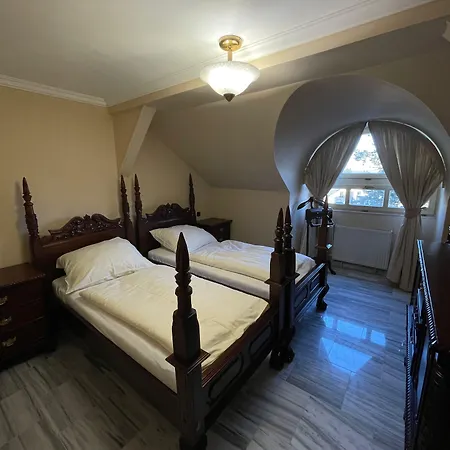 Palace 4*